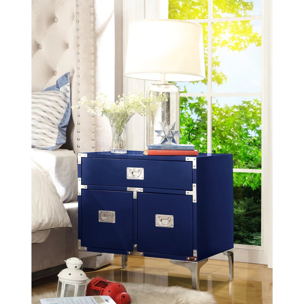 Lacquer Finish 3 Drawer Nightstand O6684