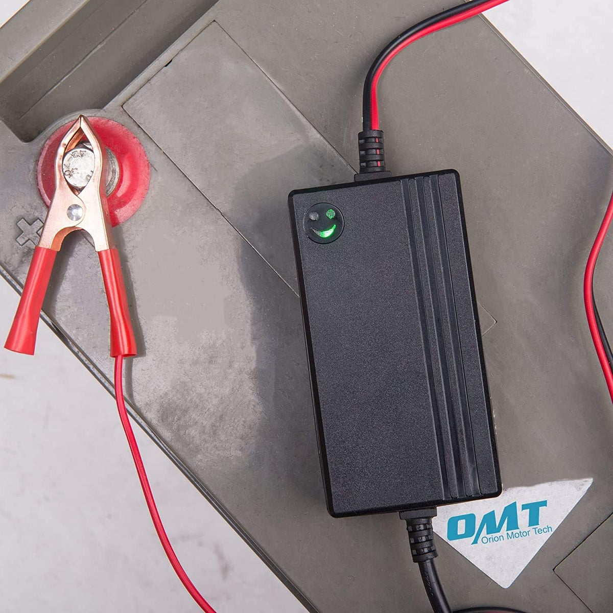 12V to 14.8V Automatic Lead Acid Battery Charger/Maintainer O4364