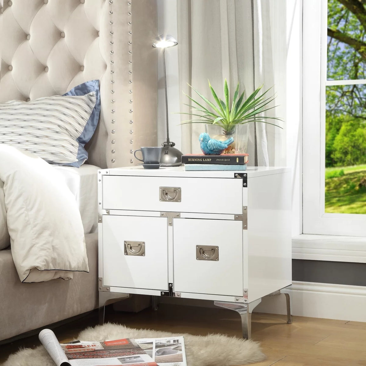 Lacquer Finish 3 Drawer Nightstand O6684