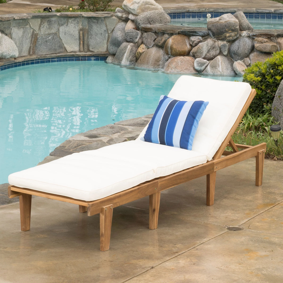 Acacia Wood Chaise Lounge With Cushion Y770