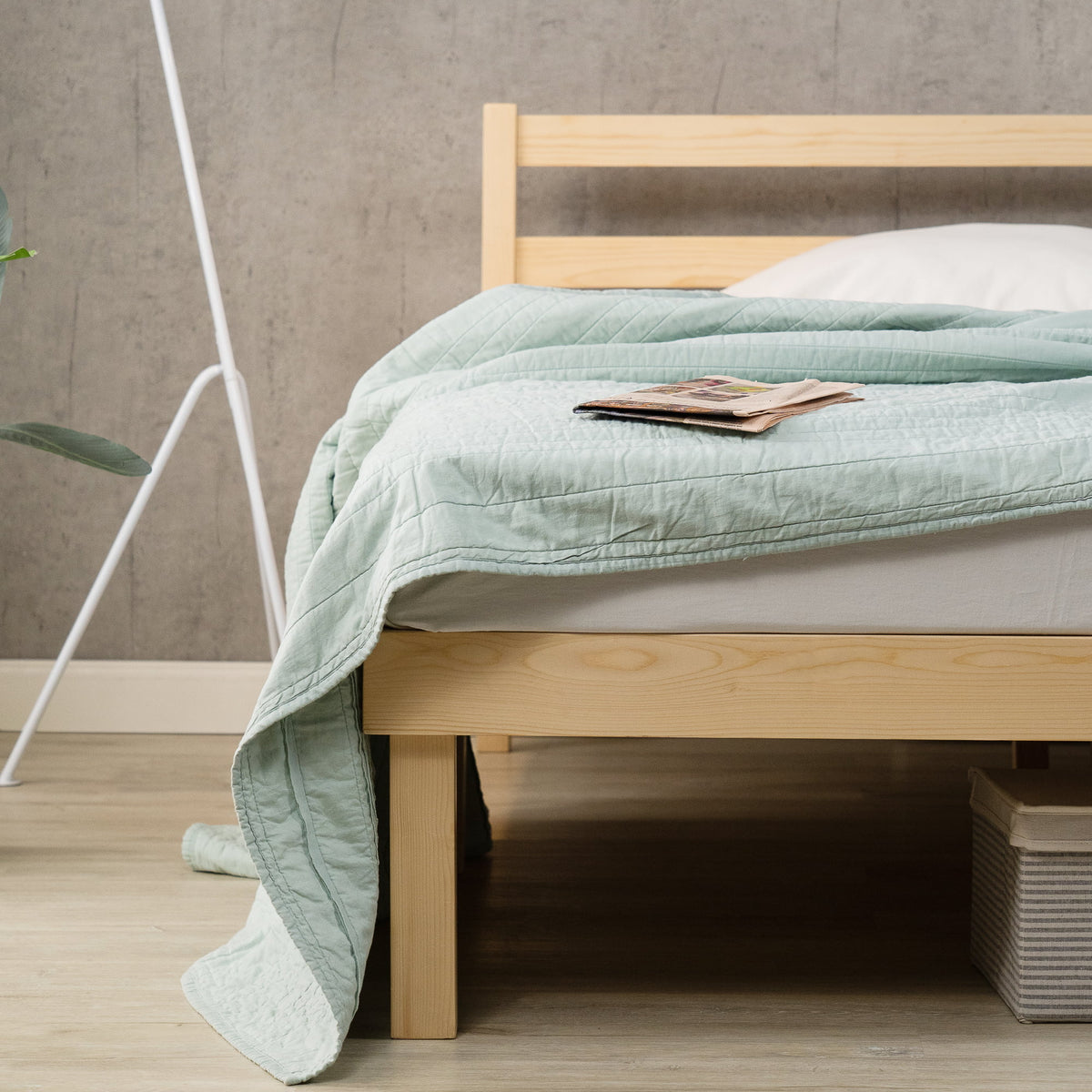King Wood Platform Bed Frame with Headboard Z5160